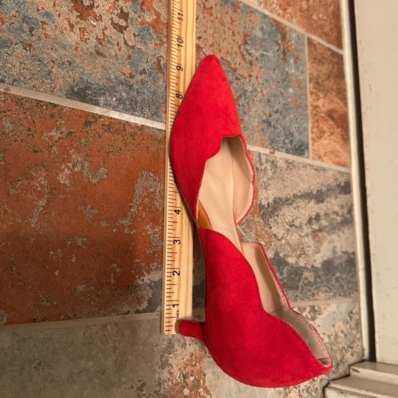 💋NWOB! Vibrant YDN Scalloped, Pointed Toe, D’Orsay Style, Kitten Heels! - Picture 4 of 14